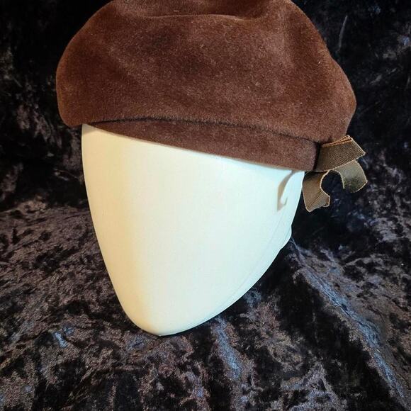 Vintage 1940s/50s Union Made Merrimac Peachbloom Velour Beret by Marshall Field - Picture 2 of 6